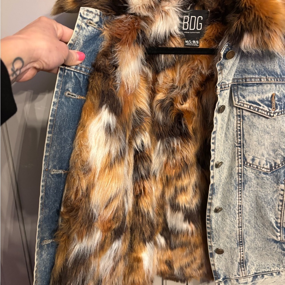 BDG Fur Lined Stonewash Blue Jean Denim Jacket Coat M/L - Picture 3 of 5